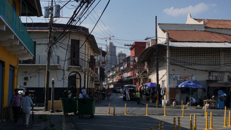 Cables just outside Casco Viejo